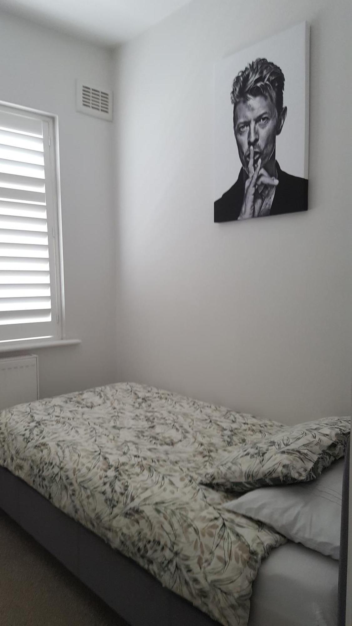 Family Home With Easy Commute To London! 크로이던 외부 사진